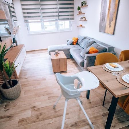 Apartman Lux-Besplatno Koriscenje Zasebne Garaze Sremska Mitrovica Buitenkant foto