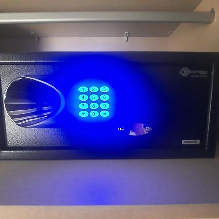 Apartman Lux-Besplatno Koriscenje Zasebne Garaze Sremska Mitrovica Buitenkant foto