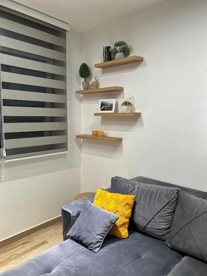 Apartman Lux-Besplatno Koriscenje Zasebne Garaze Sremska Mitrovica Buitenkant foto