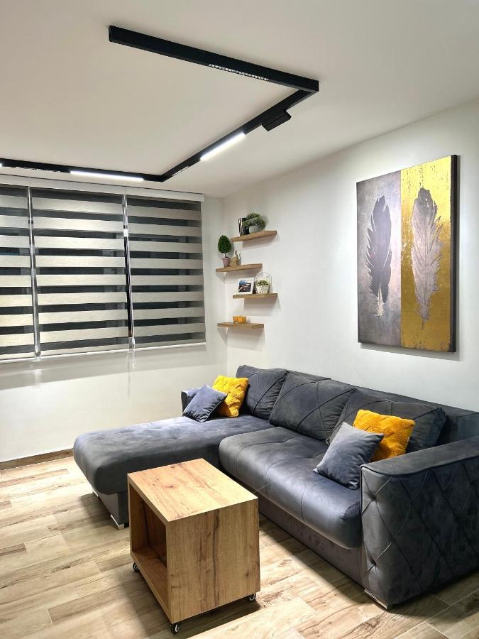 Apartman Lux-Besplatno Koriscenje Zasebne Garaze Sremska Mitrovica Buitenkant foto