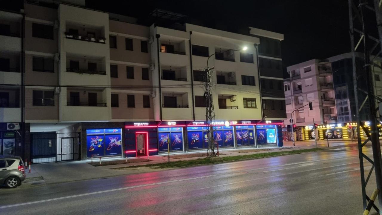 Apartman Lux-Besplatno Koriscenje Zasebne Garaze Sremska Mitrovica Buitenkant foto