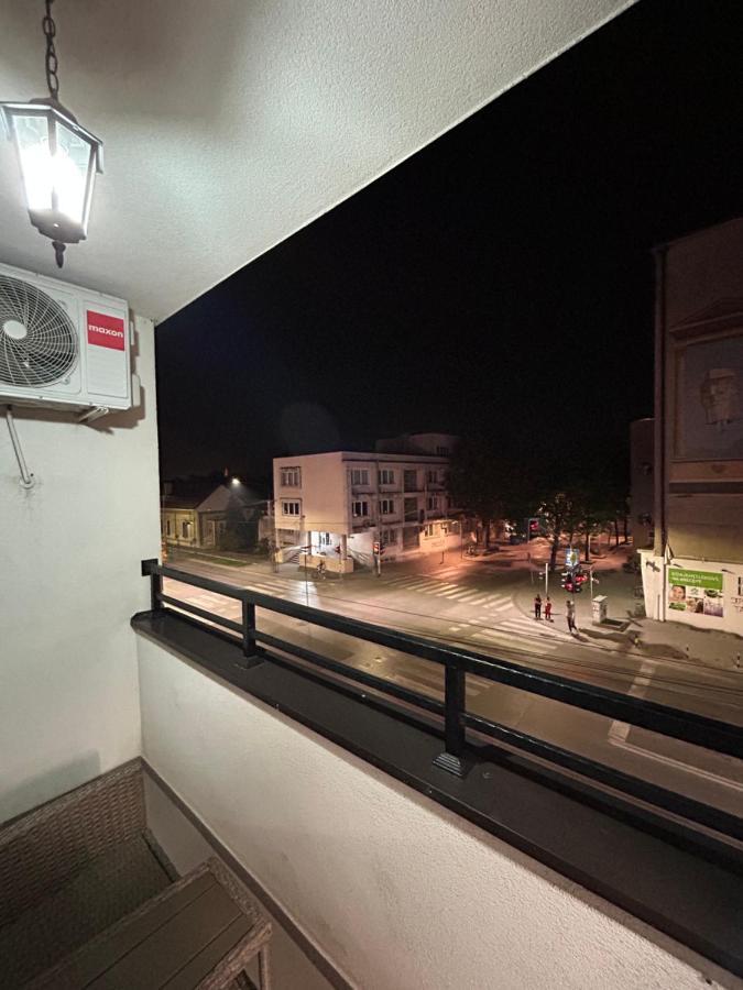 Apartman Lux-Besplatno Koriscenje Zasebne Garaze Sremska Mitrovica Buitenkant foto