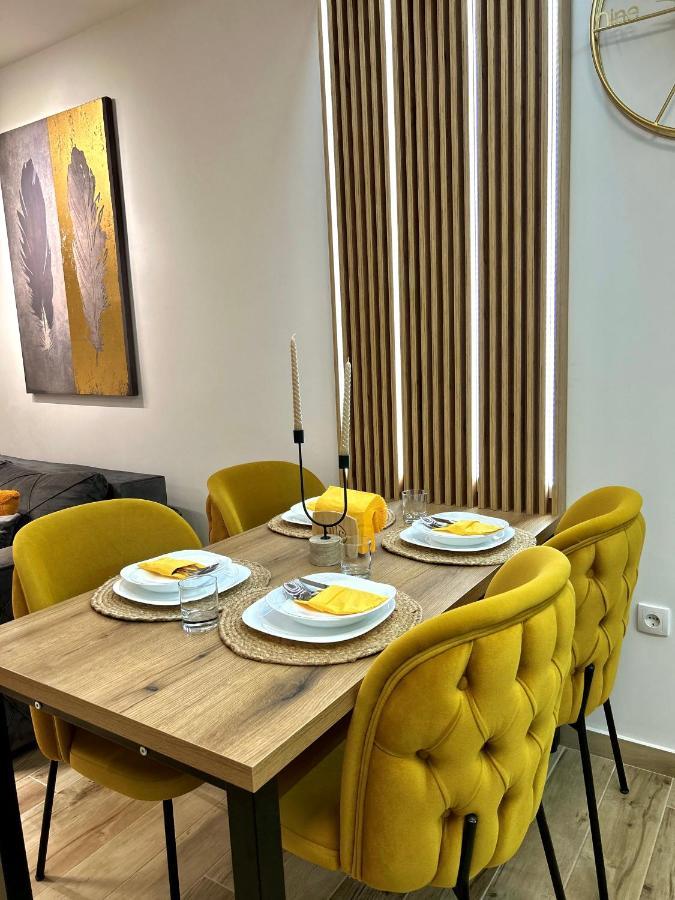 Apartman Lux-Besplatno Koriscenje Zasebne Garaze Sremska Mitrovica Buitenkant foto