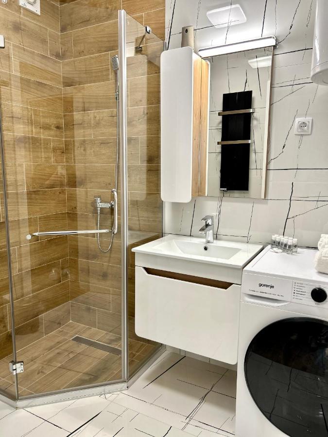 Apartman Lux-Besplatno Koriscenje Zasebne Garaze Sremska Mitrovica Buitenkant foto