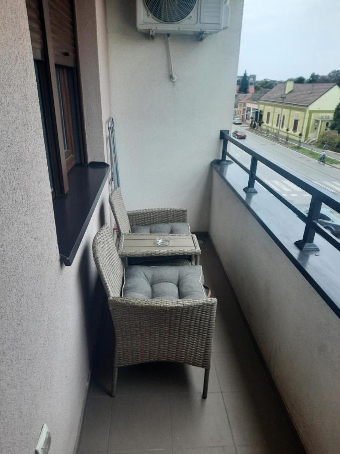Apartman Lux-Besplatno Koriscenje Zasebne Garaze Sremska Mitrovica Buitenkant foto