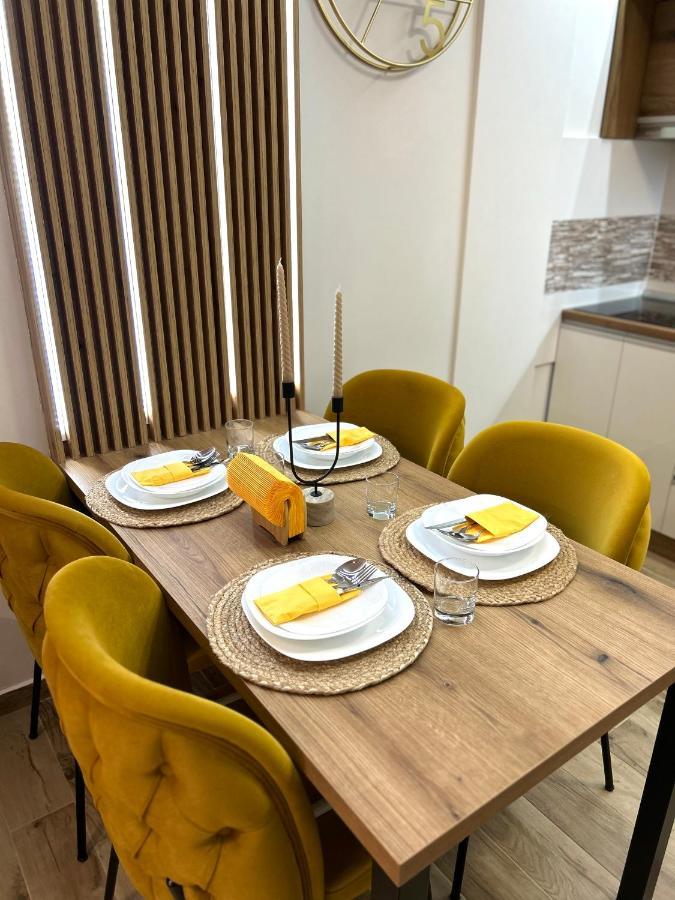Apartman Lux-Besplatno Koriscenje Zasebne Garaze Sremska Mitrovica Buitenkant foto