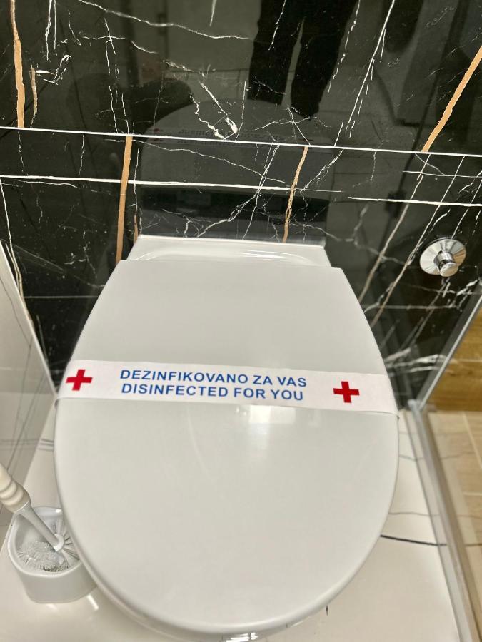 Apartman Lux-Besplatno Koriscenje Zasebne Garaze Sremska Mitrovica Buitenkant foto