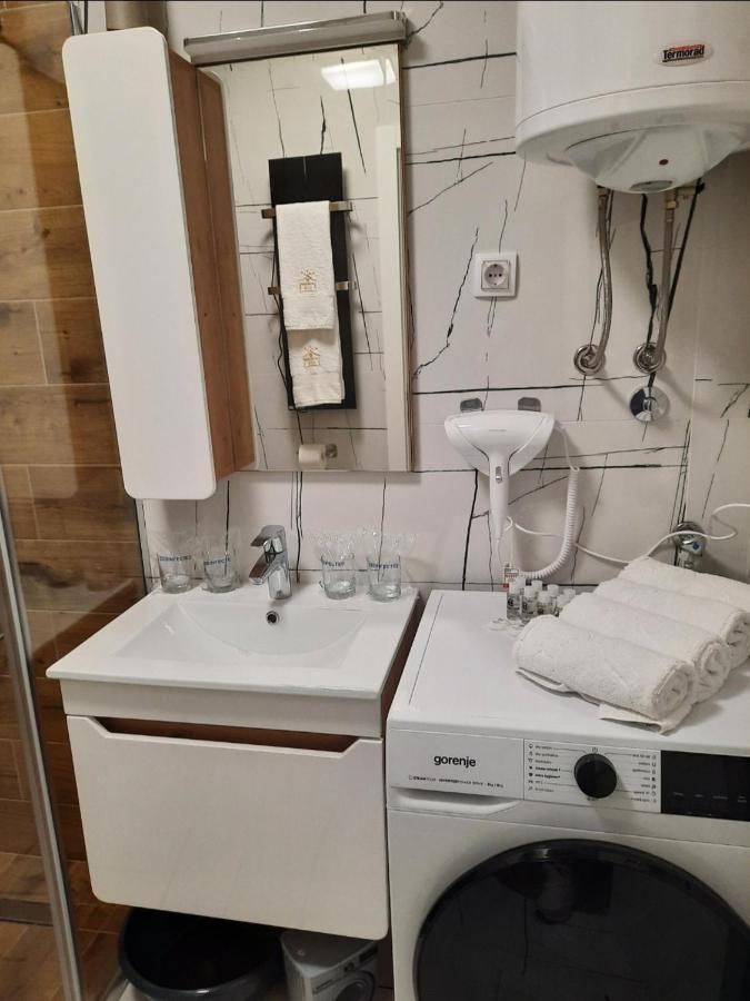 Apartman Lux-Besplatno Koriscenje Zasebne Garaze Sremska Mitrovica Buitenkant foto