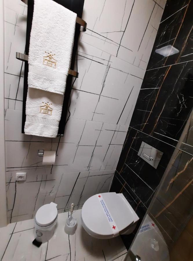 Apartman Lux-Besplatno Koriscenje Zasebne Garaze Sremska Mitrovica Buitenkant foto